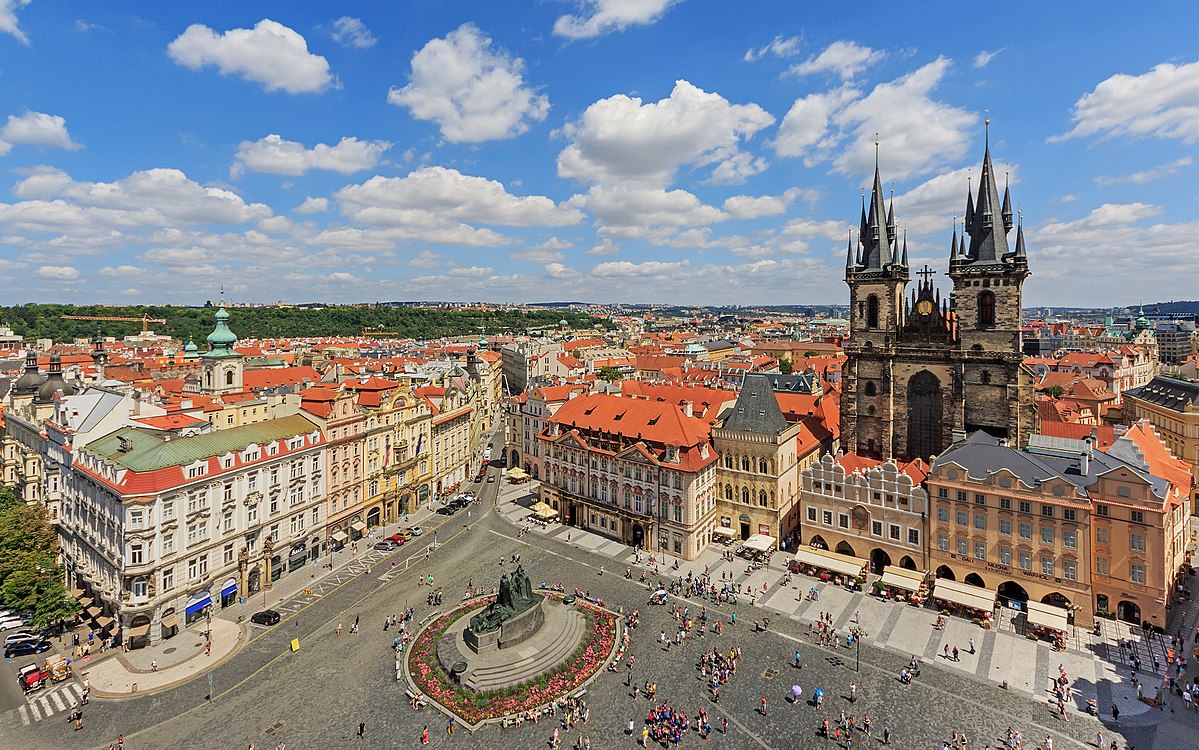 1200px Prague 07 2016 View from Old Town Hall Tower img3